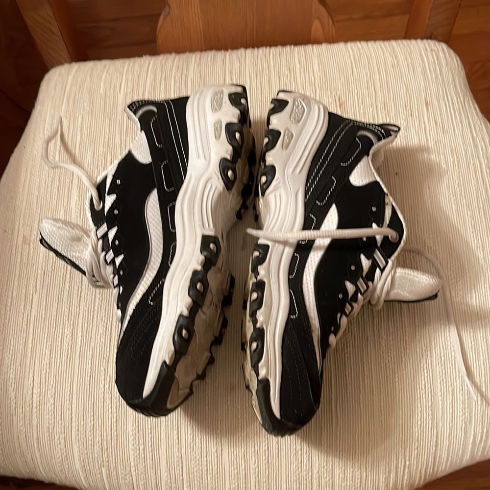 🗽Skechers D'Lites Black White with Pink Insole Athletic Sneakers - Picture 2 of 4